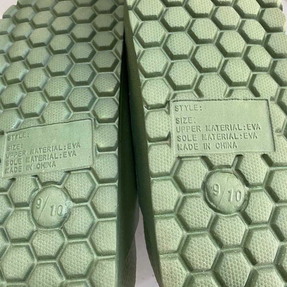 MENS Sandals size 9/10 - Picture 2 of 2